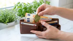 Lagerblad i plånboken: En gammal mormors hemlighet som fortfarande fungerar